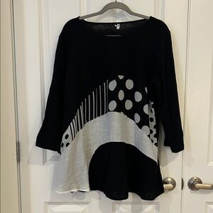 Black & White Patterned Women's Tunic Top